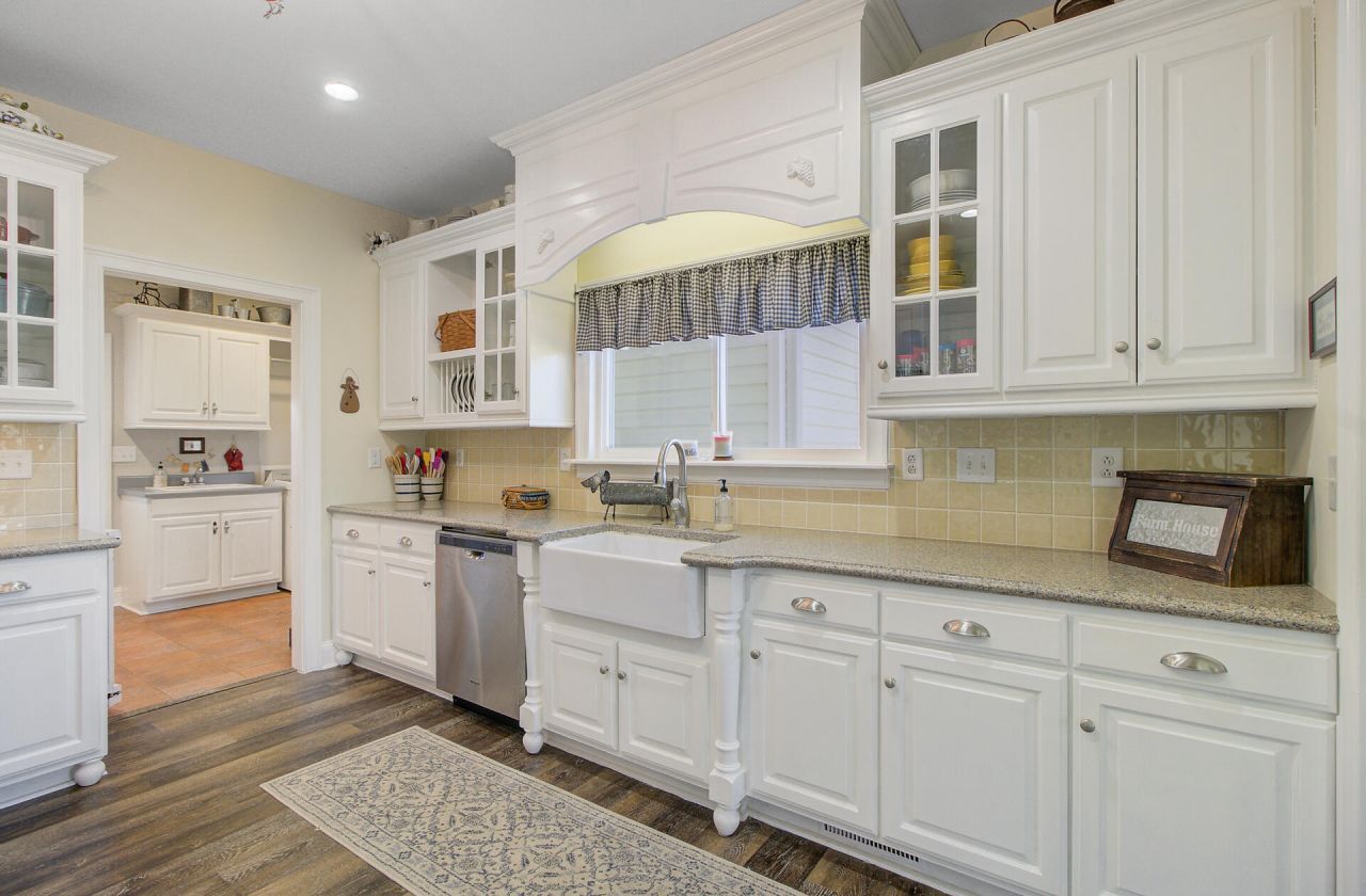 933 Tree Farm Lane Photo 23