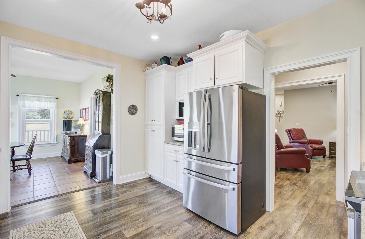 933 Tree Farm Lane Photo 24