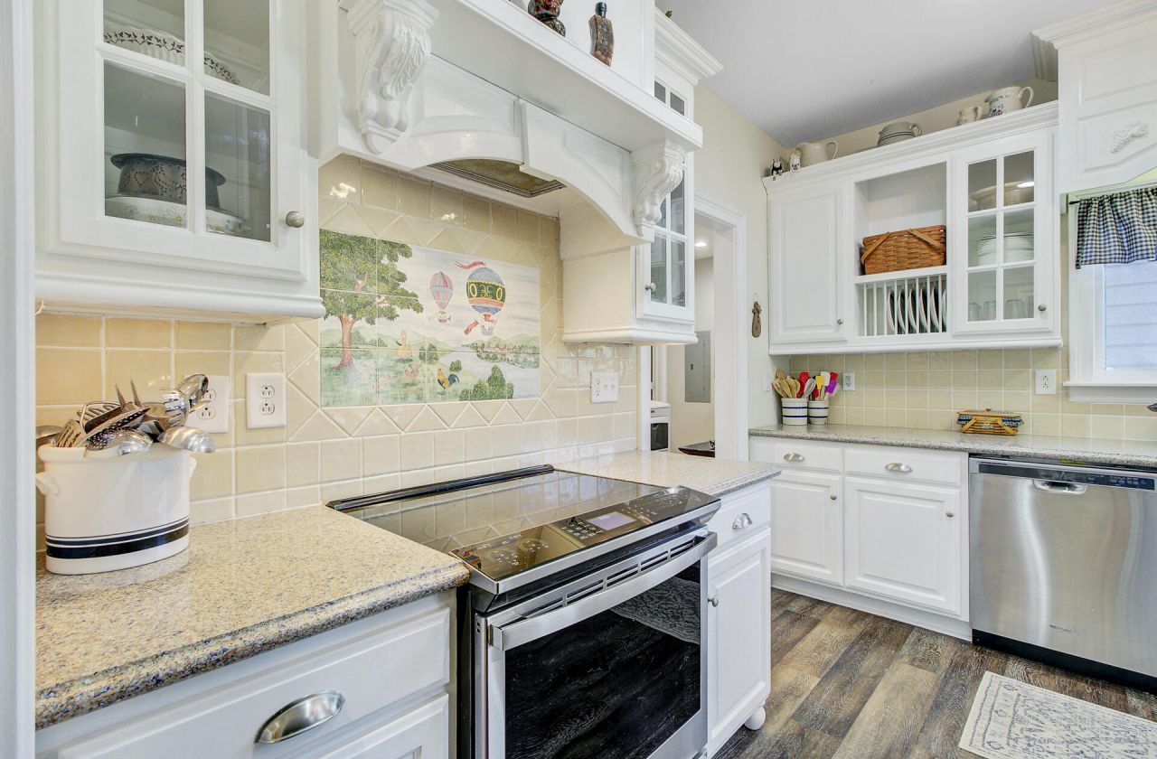 933 Tree Farm Lane Photo 25