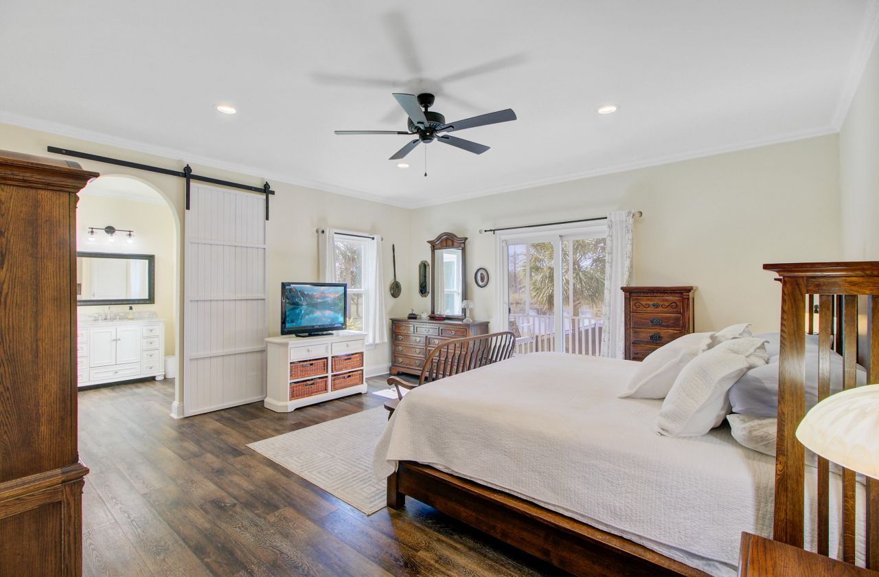 933 Tree Farm Lane Photo 30