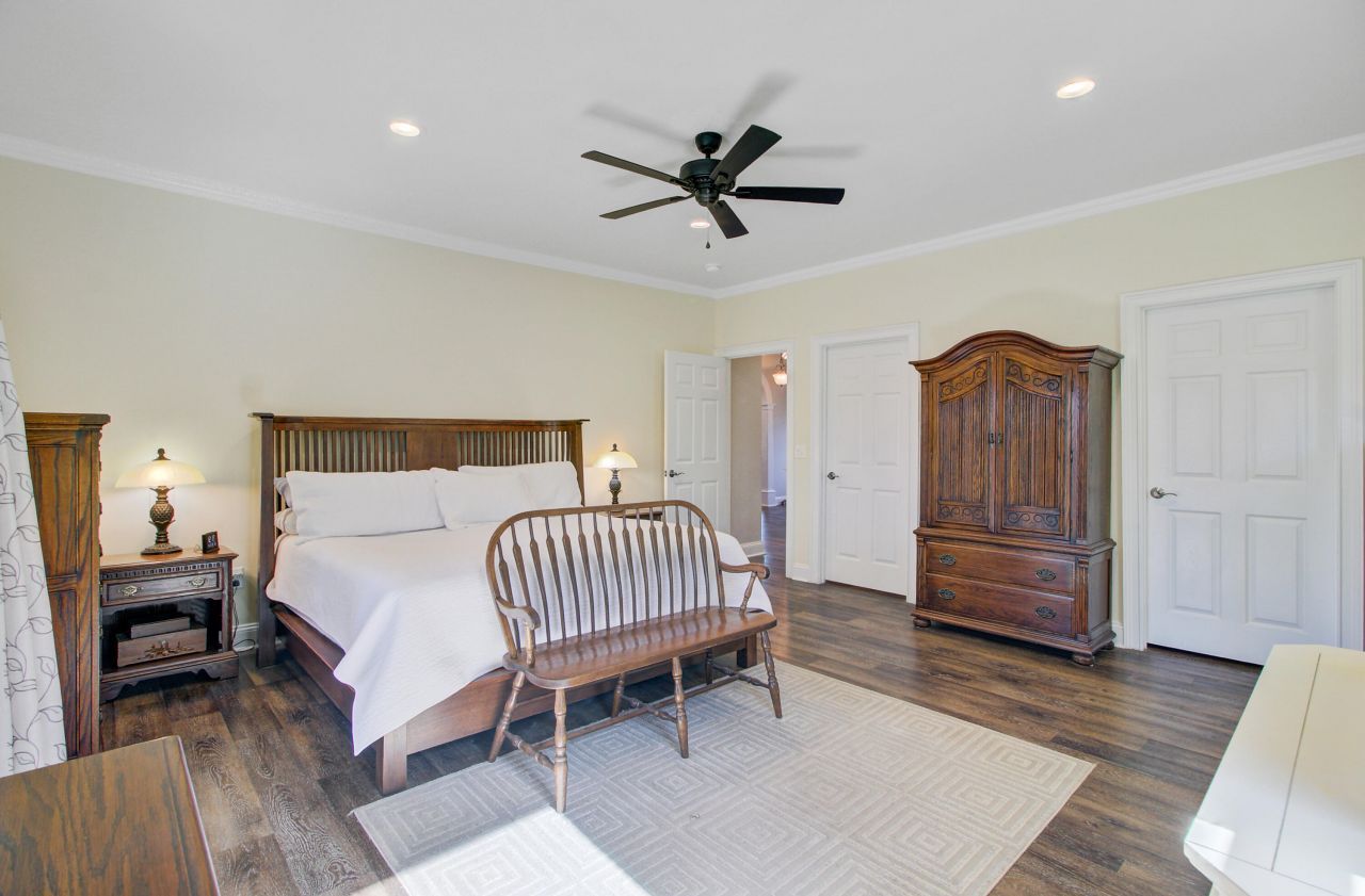 933 Tree Farm Lane Photo 32