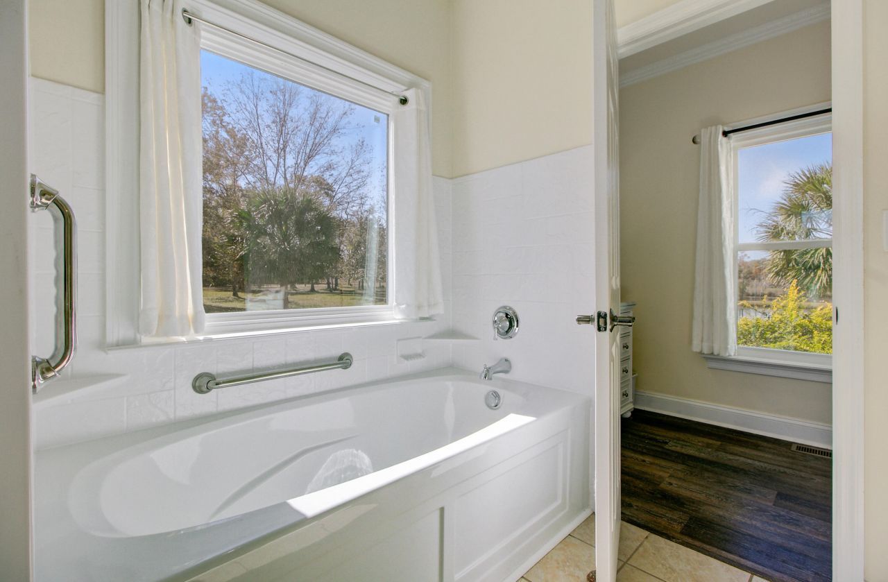 933 Tree Farm Lane Photo 34