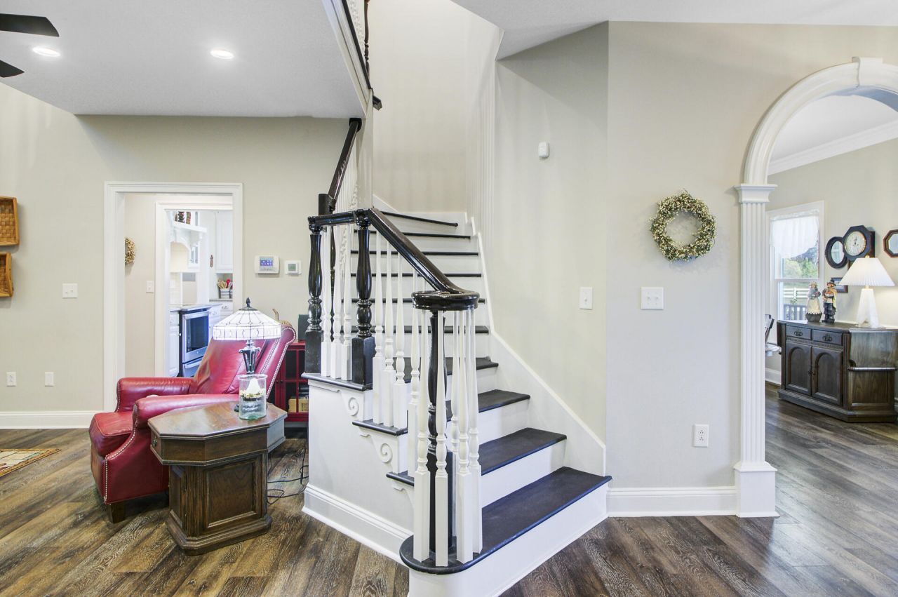 933 Tree Farm Lane Photo 40