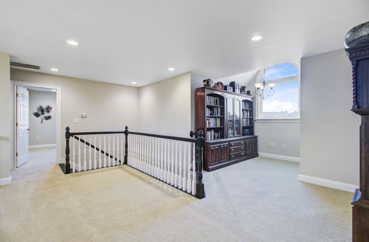 933 Tree Farm Lane Photo 43