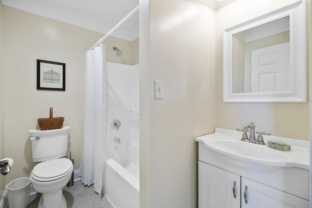 933 Tree Farm Lane Photo 47