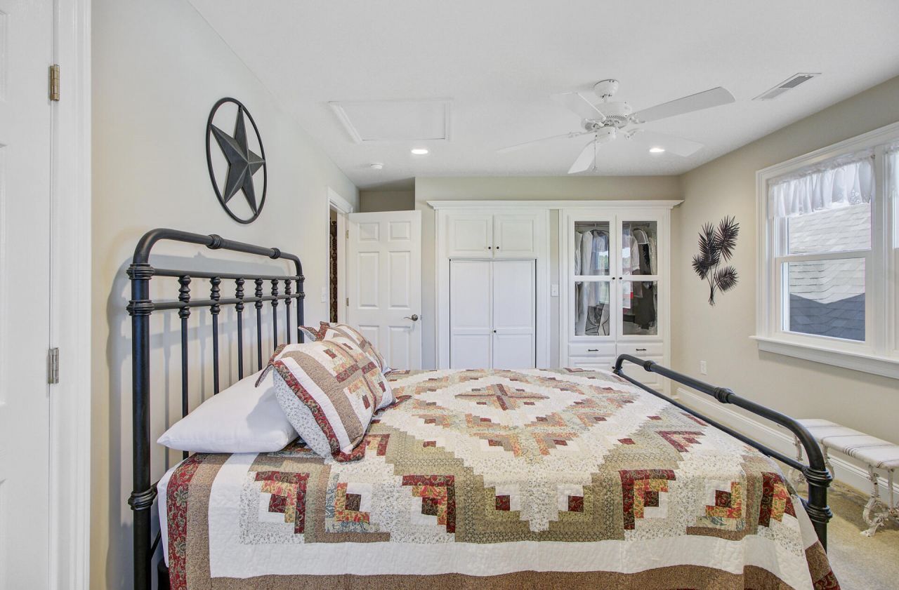 933 Tree Farm Lane Photo 49