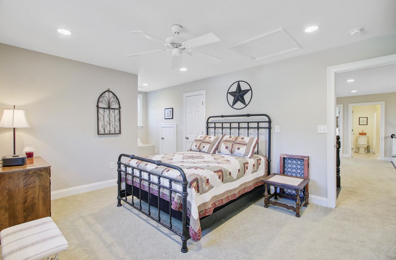 933 Tree Farm Lane Photo 50