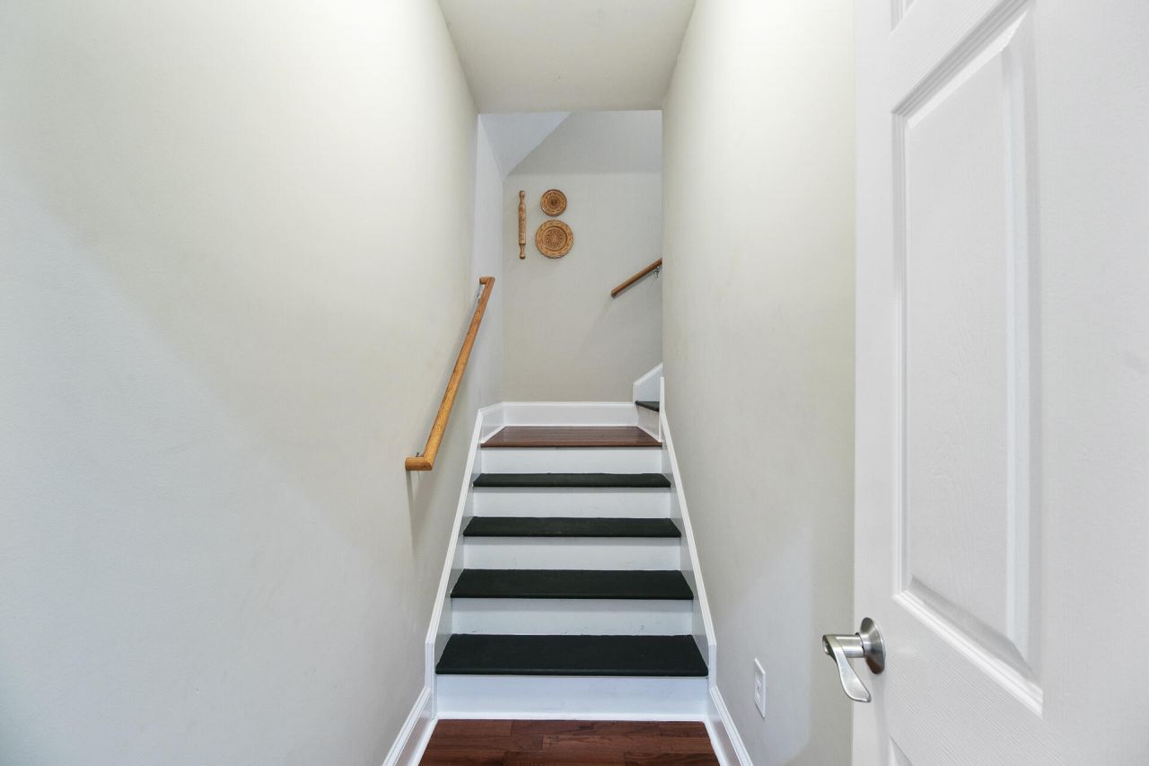 933 Tree Farm Lane Photo 51