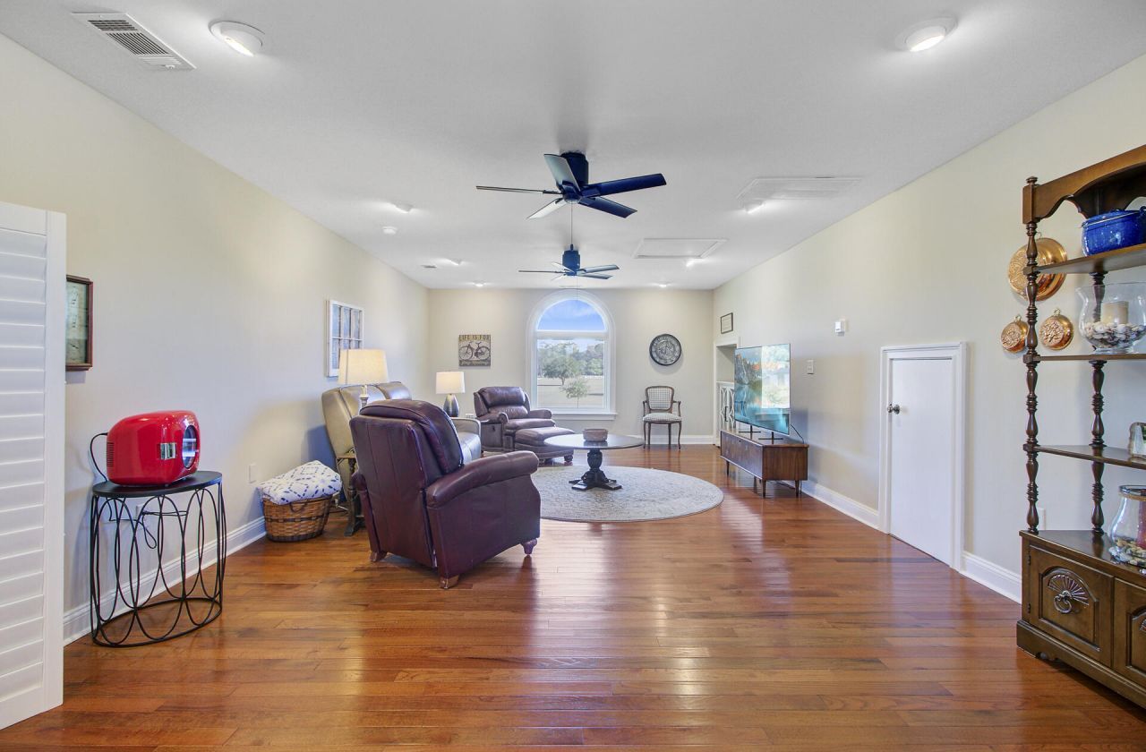 933 Tree Farm Lane Photo 53