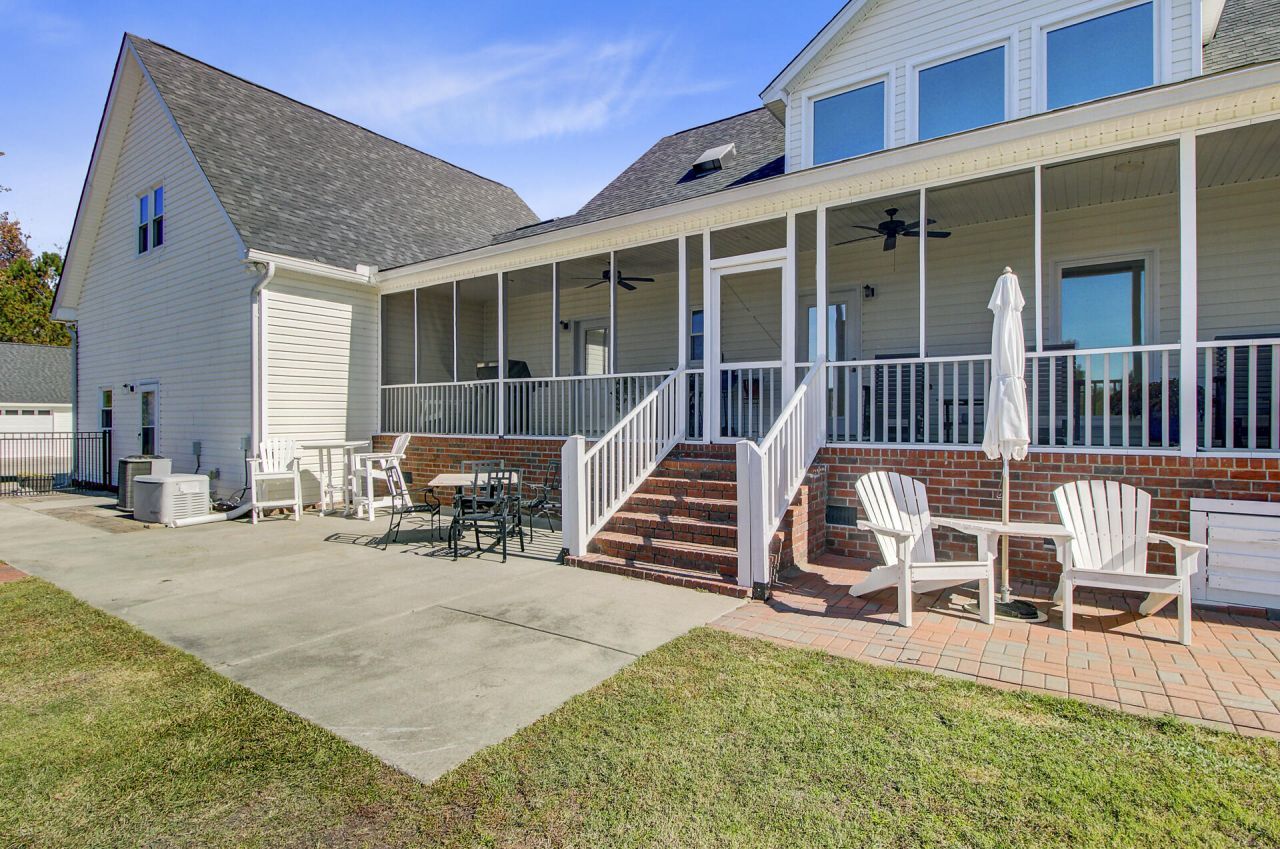 933 Tree Farm Lane Photo 59