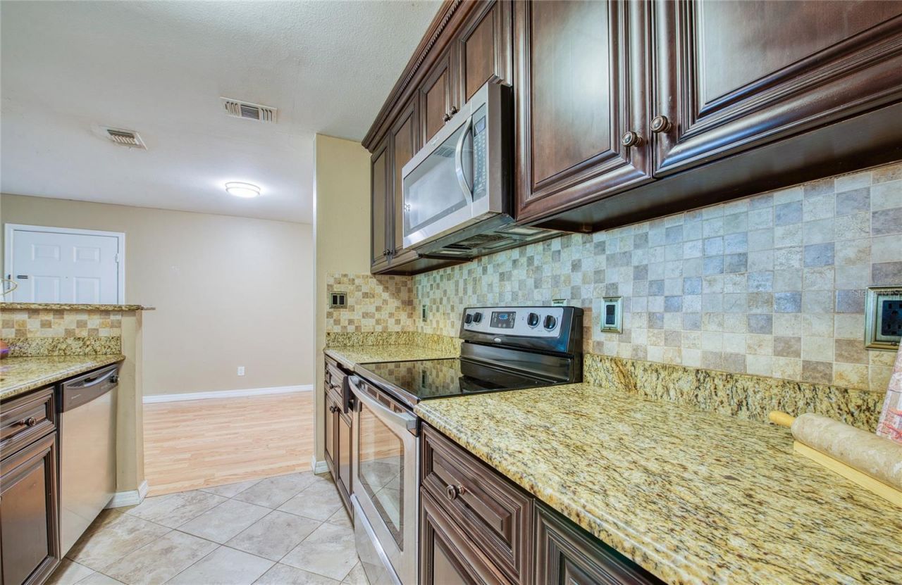 1400 Gandy Blvd. N Boulevard N, Unit 811, Saint Petersburg, FL 33702 Photo