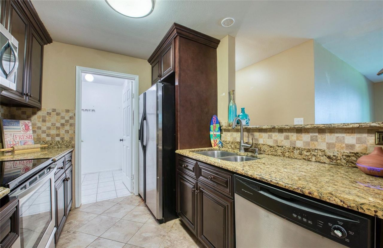 1400 Gandy Blvd. N Boulevard N, Unit 811, Saint Petersburg, FL 33702 Photo