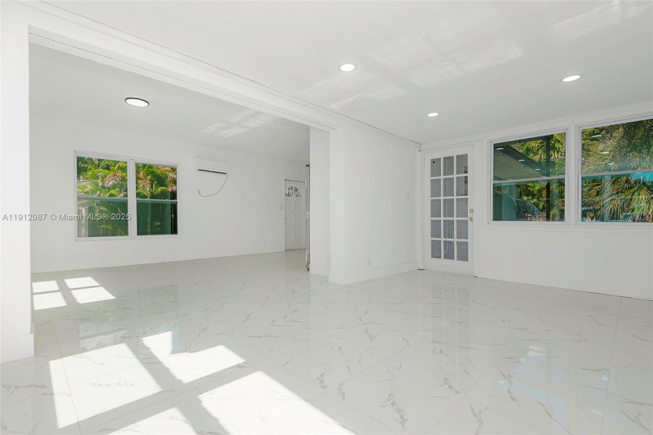 731 NE 16th St, Fort Lauderdale, FL 33304 Photo