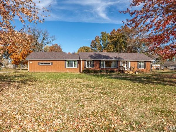 1015 E Clark Street, Litchfield, IL 62056