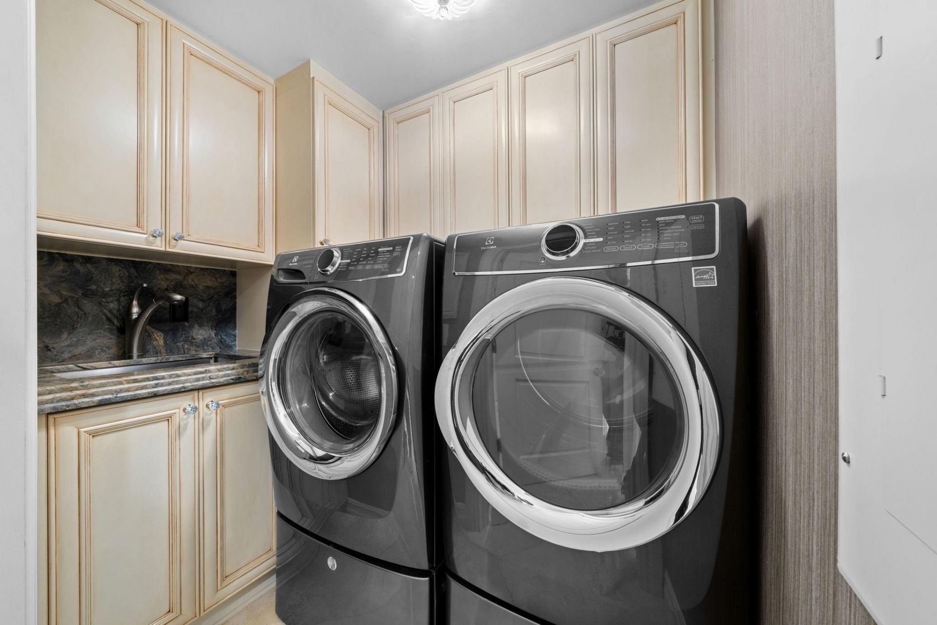 411 N New River Drive, Unit 1402, Fort Lauderdale, FL 33301 Photo