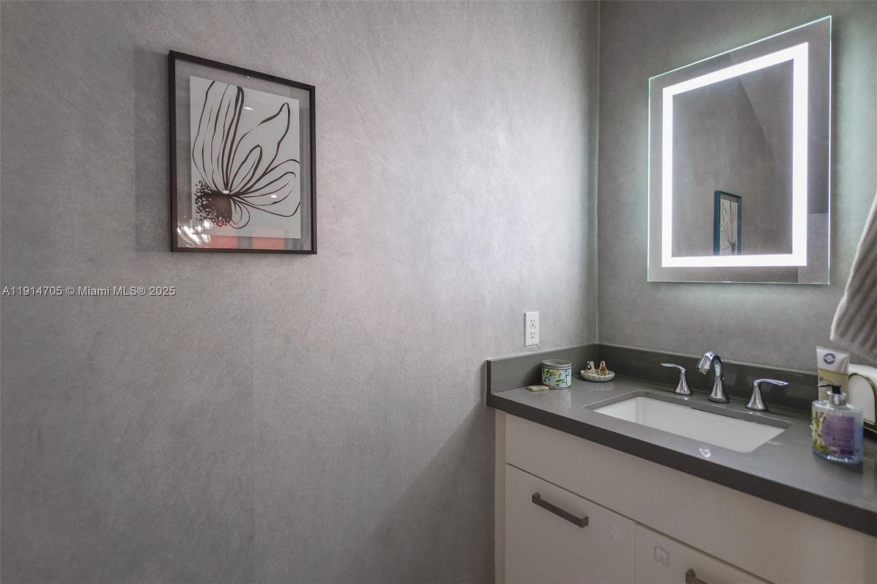 3318 Day Ave, Unit 7, Miami, FL 33133 Photo