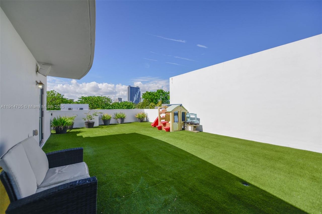 3318 Day Ave, Unit 7, Miami, FL 33133 Photo