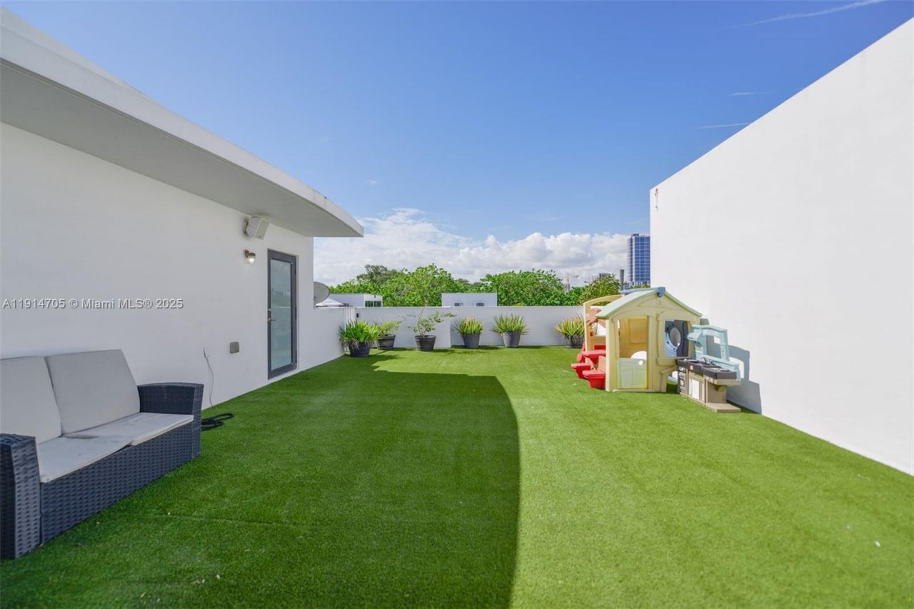 3318 Day Ave, Unit 7, Miami, FL 33133 Photo