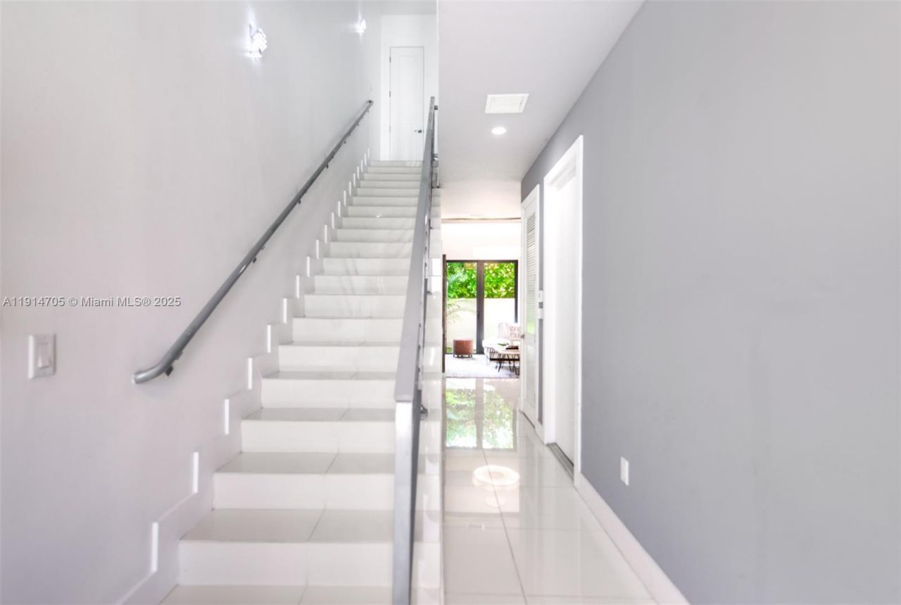 3318 Day Ave, Unit 7, Miami, FL 33133 Photo