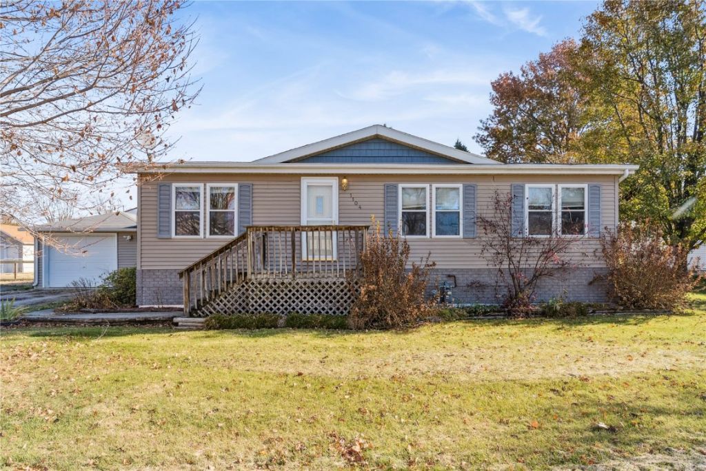 1104 Benton Street, La Porte City, IA 50651 Main Photo