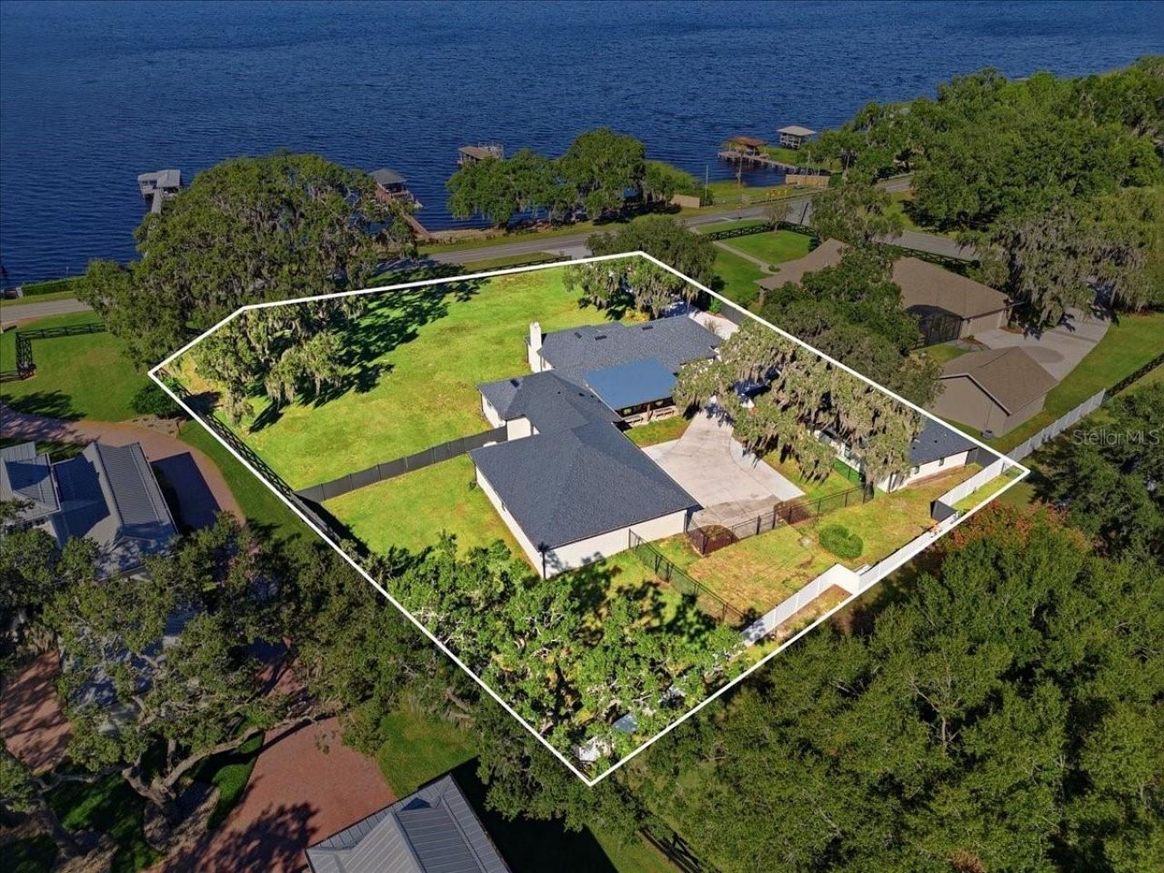 12434 Lakeshore Drive, Clermont, FL 34711 Photo