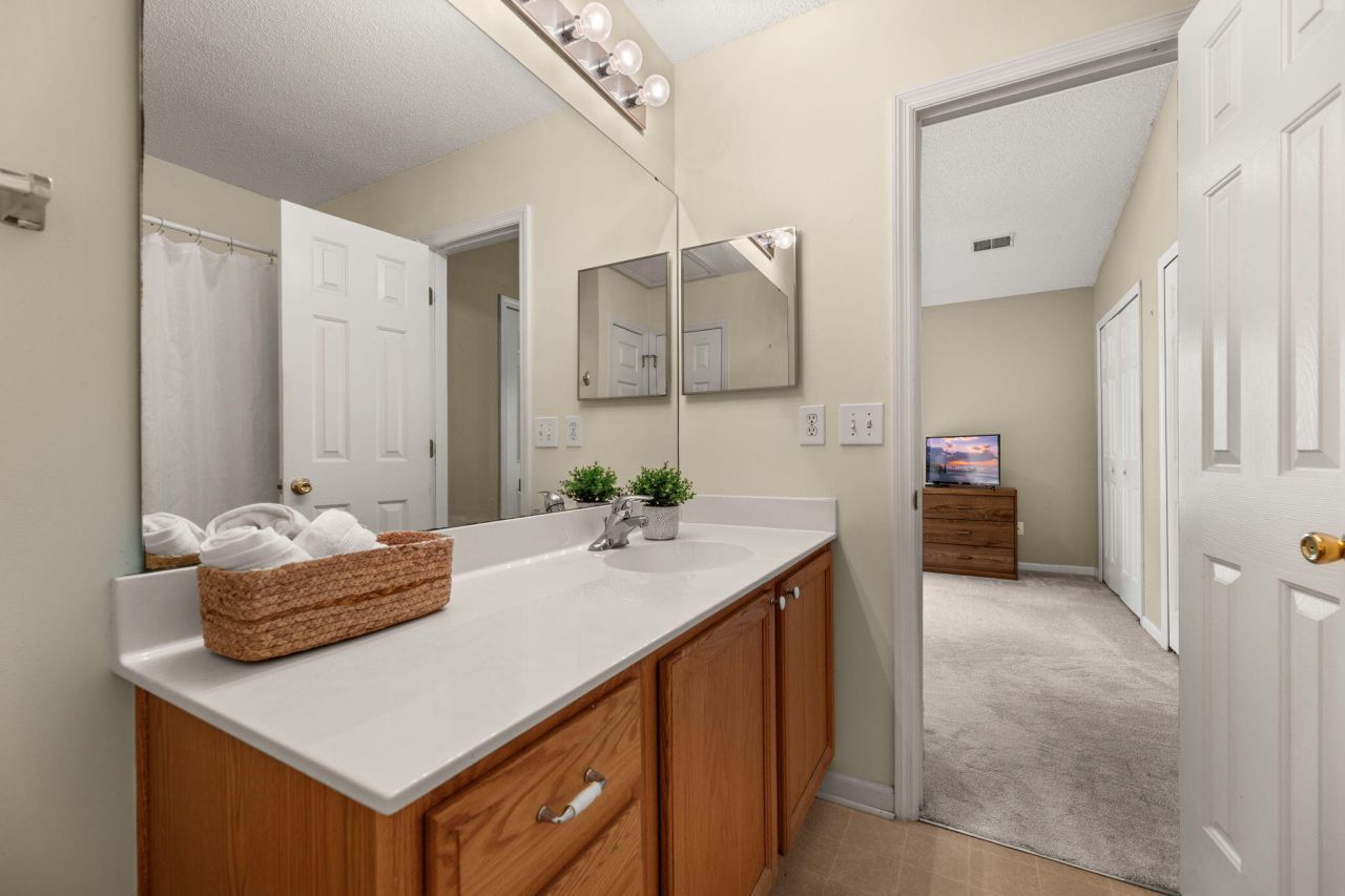 401 Elm Hall Circle Photo 10