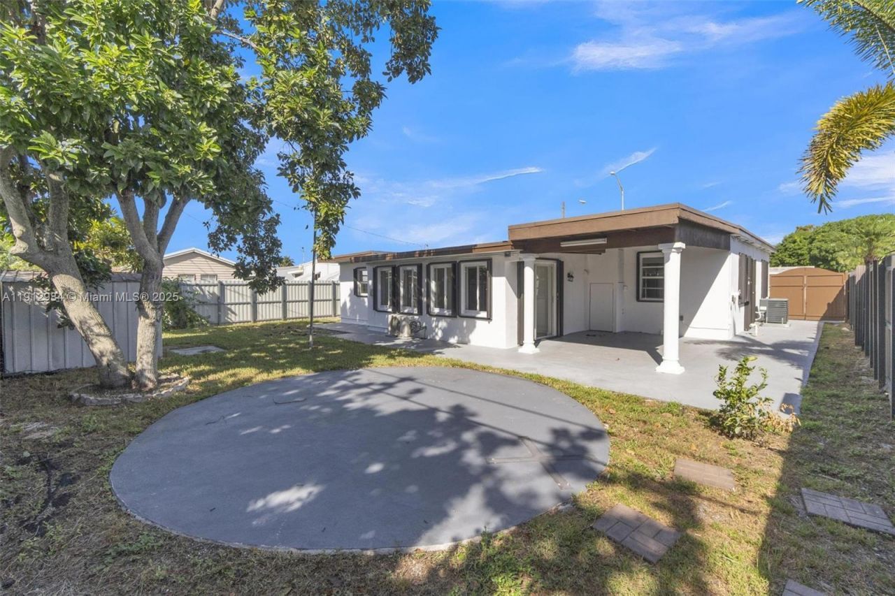 342 W 37th St, Hialeah, FL 33012 Photo