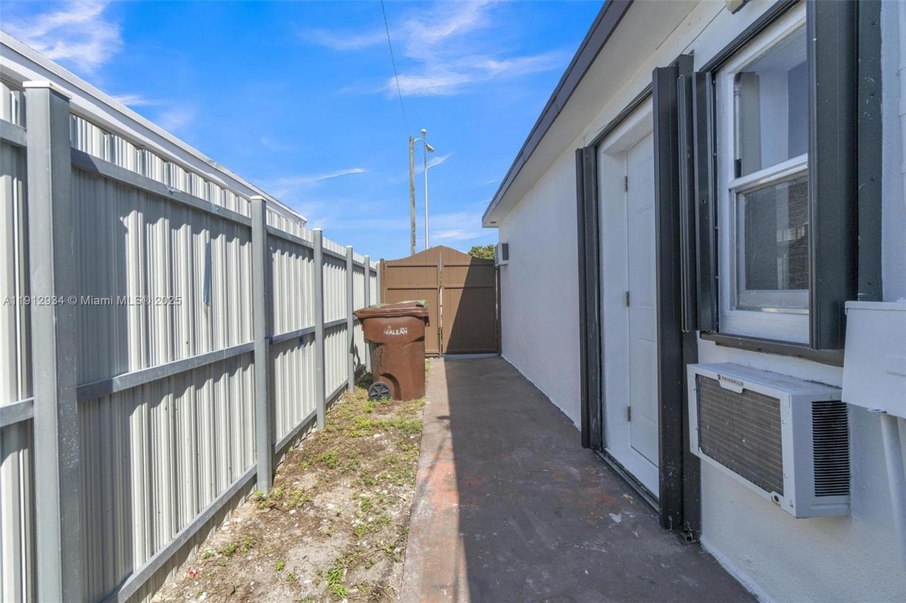 342 W 37th St, Hialeah, FL 33012 Photo