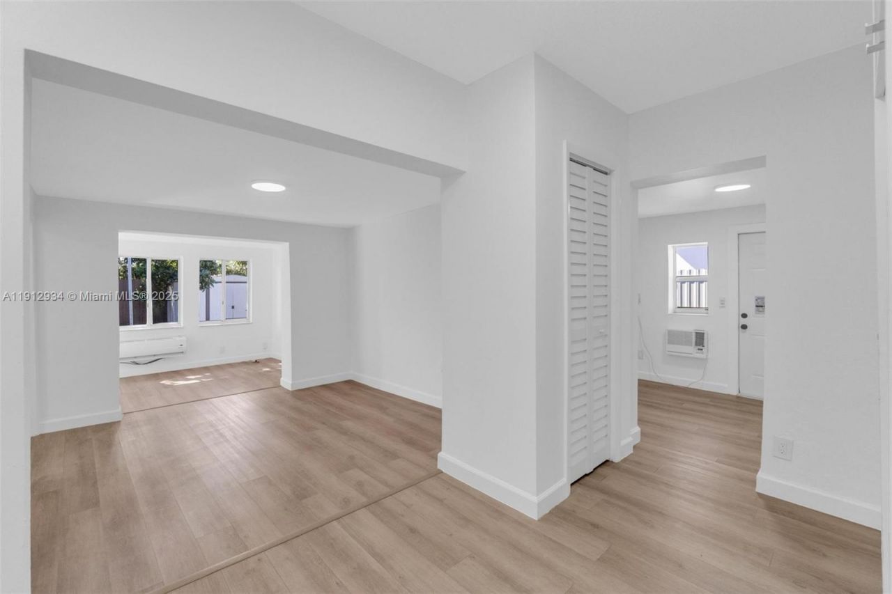 342 W 37th St, Hialeah, FL 33012 Photo