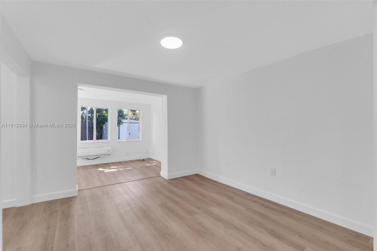 342 W 37th St, Hialeah, FL 33012 Photo