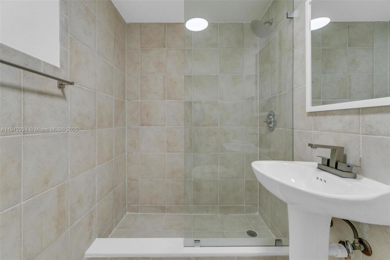 342 W 37th St, Hialeah, FL 33012 Photo