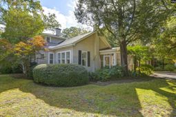 528 Capitol Place  photo 4