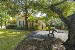 528 Capitol Place  photo 4