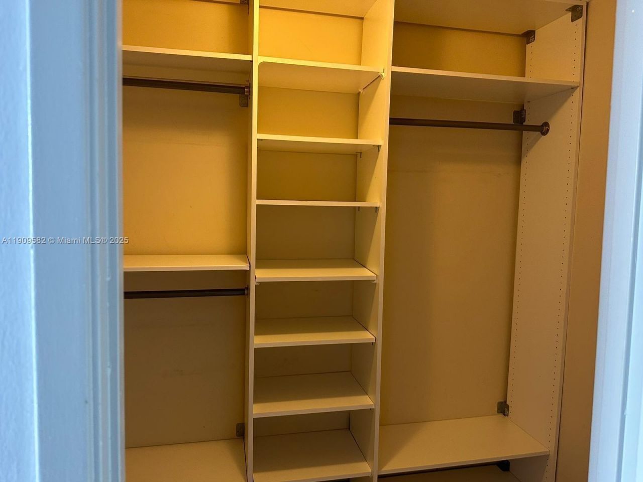 1770 NE 191st St, Unit 206-1, Miami, FL 33179 Photo