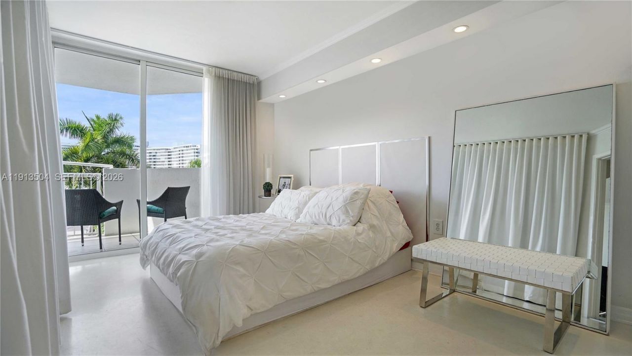1621 Bay Rd, Unit 606, Miami Beach, FL 33139 Photo