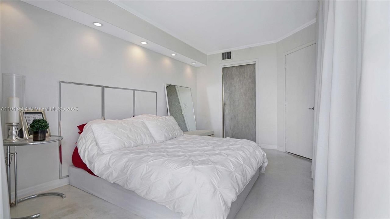 1621 Bay Rd, Unit 606, Miami Beach, FL 33139 Photo