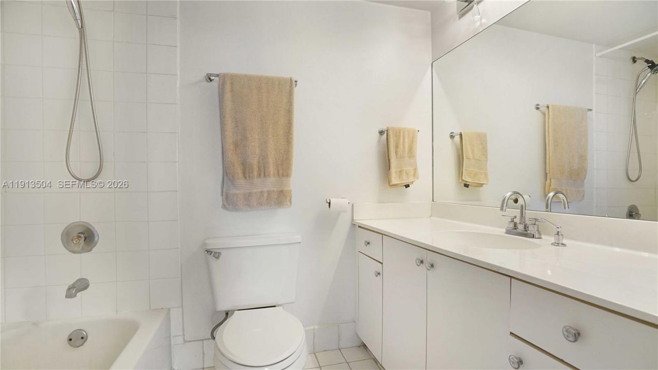 1621 Bay Rd, Unit 606, Miami Beach, FL 33139 Photo
