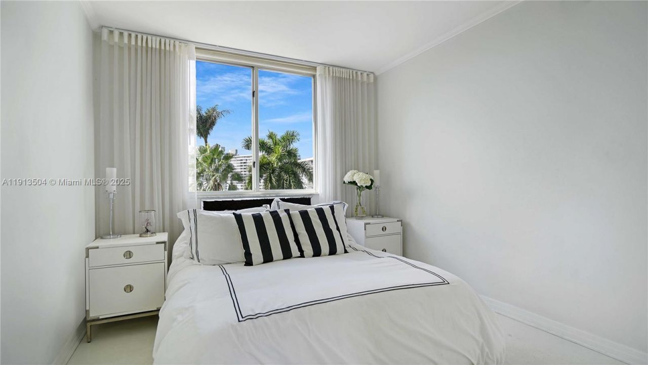 1621 Bay Rd, Unit 606, Miami Beach, FL 33139 Photo