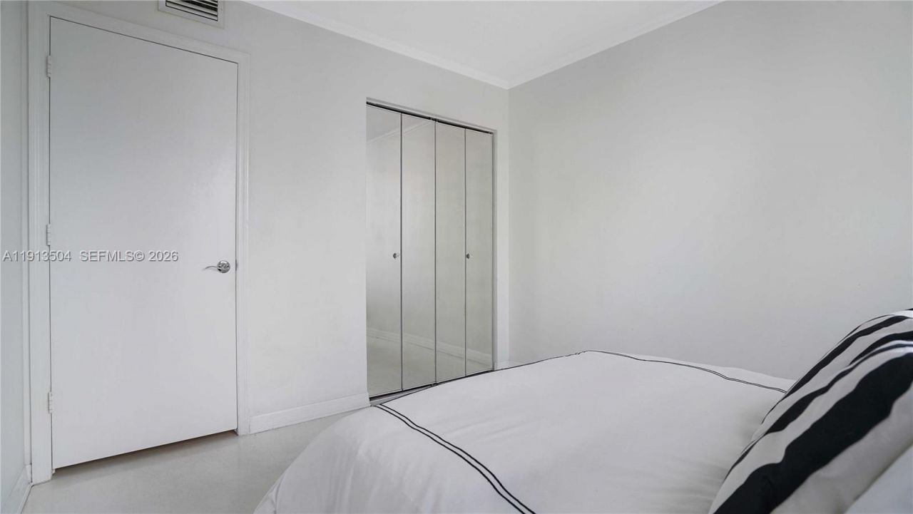 1621 Bay Rd, Unit 606, Miami Beach, FL 33139 Photo