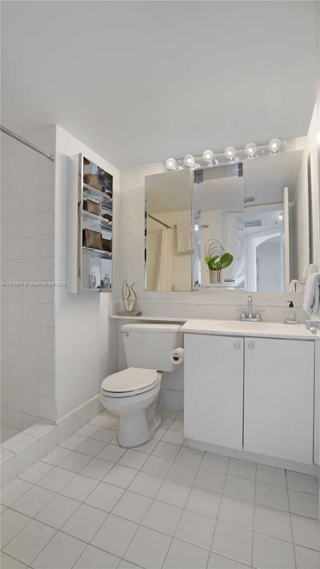 1621 Bay Rd, Unit 606, Miami Beach, FL 33139 Photo