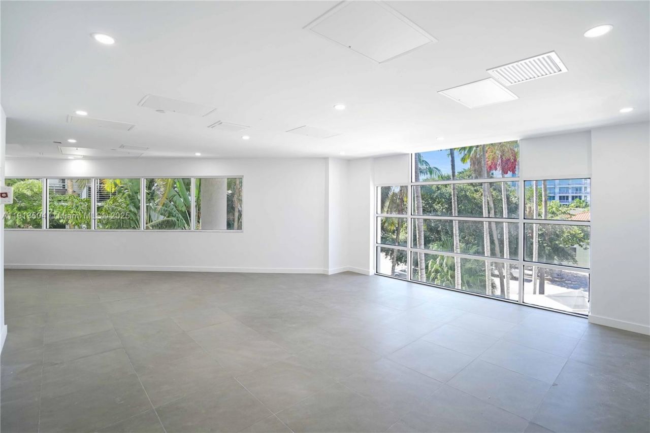 1621 Bay Rd, Unit 606, Miami Beach, FL 33139 Photo