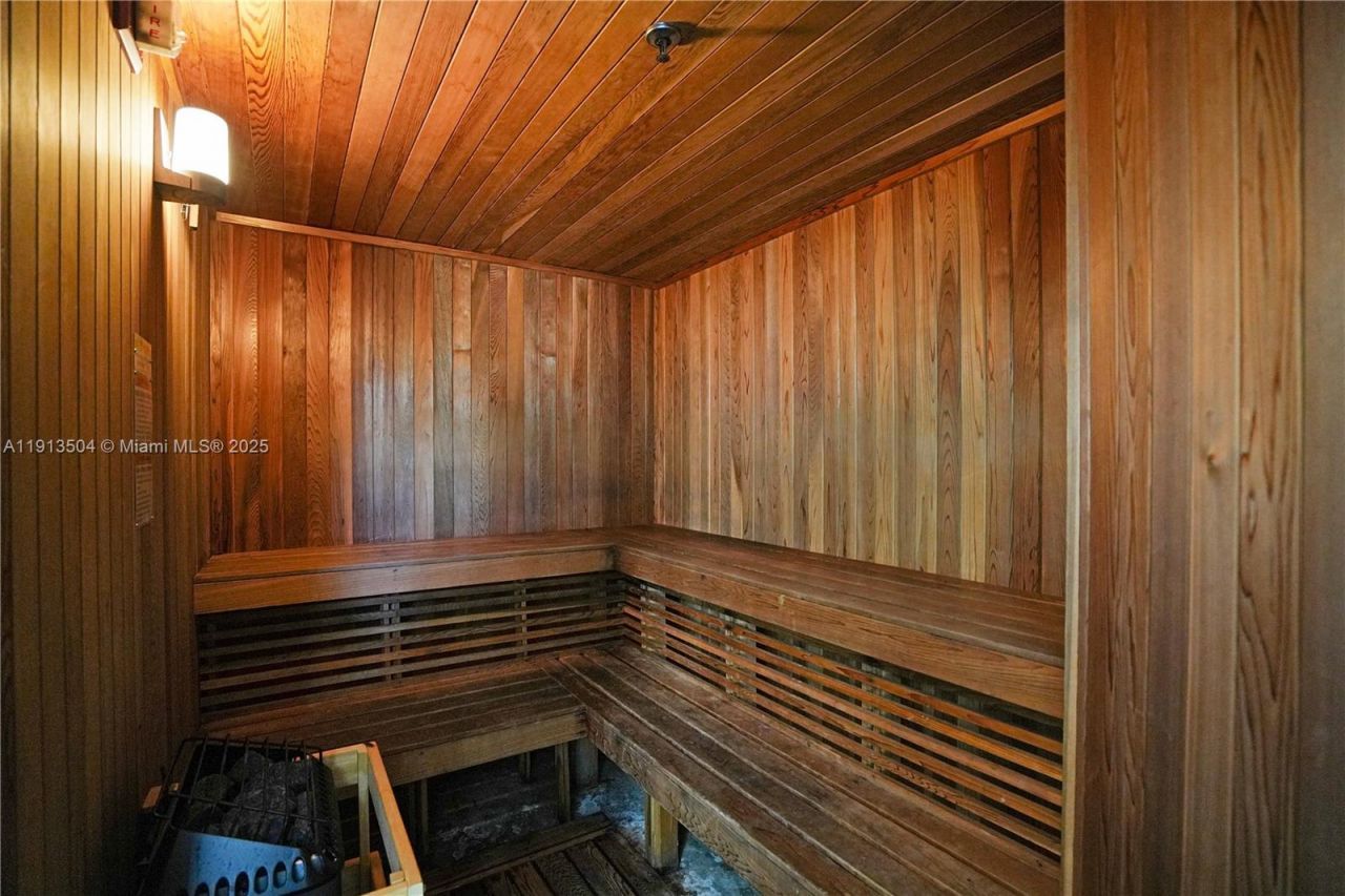 1621 Bay Rd, Unit 606, Miami Beach, FL 33139 Photo