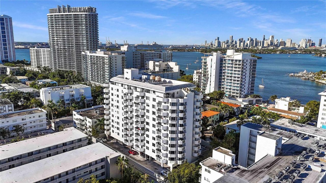 1621 Bay Rd, Unit 606, Miami Beach, FL 33139 Photo