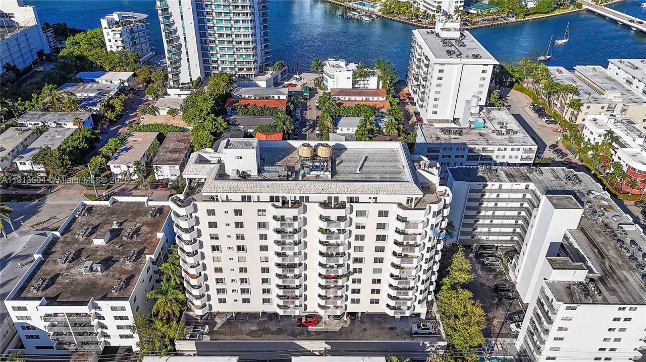 1621 Bay Rd, Unit 606, Miami Beach, FL 33139 Photo