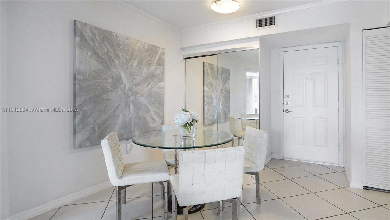 1621 Bay Rd, Unit 606, Miami Beach, FL 33139 Photo