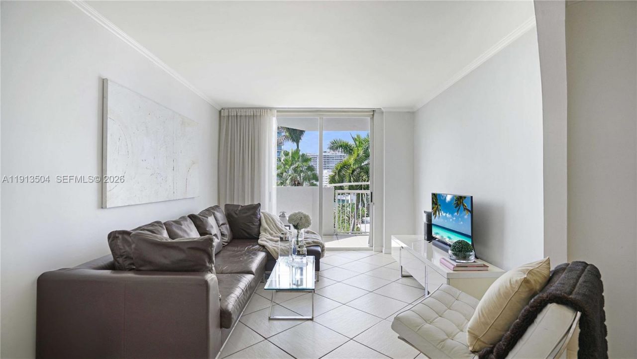 1621 Bay Rd, Unit 606, Miami Beach, FL 33139 Photo