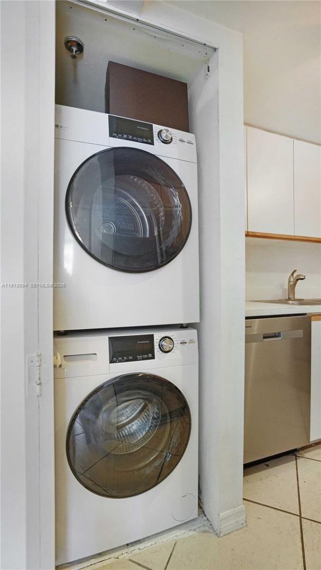 1621 Bay Rd, Unit 606, Miami Beach, FL 33139 Photo