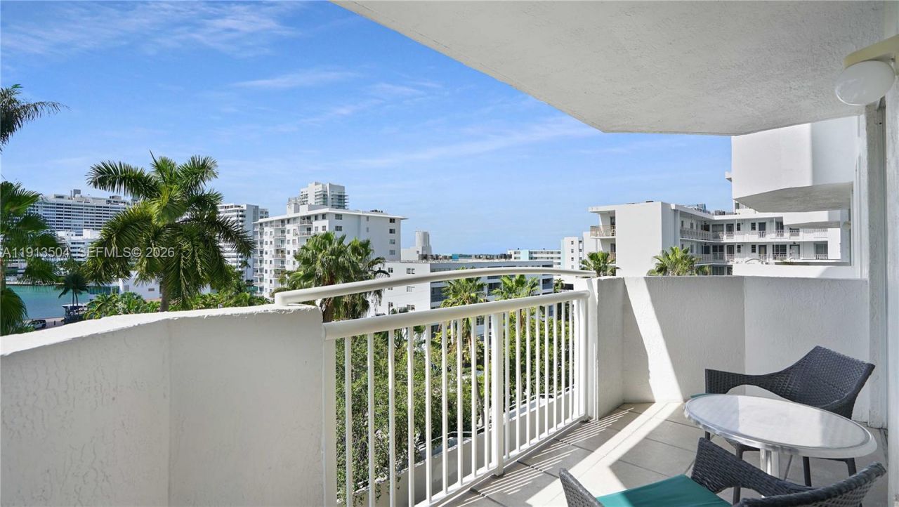 1621 Bay Rd, Unit 606, Miami Beach, FL 33139 Photo