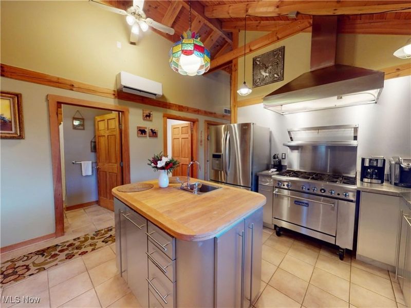 1142 Tote Road, Rock Creek, OH 44084 Photo 7