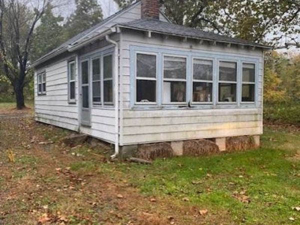 371R North Loomis St, Southwick, MA 01077
